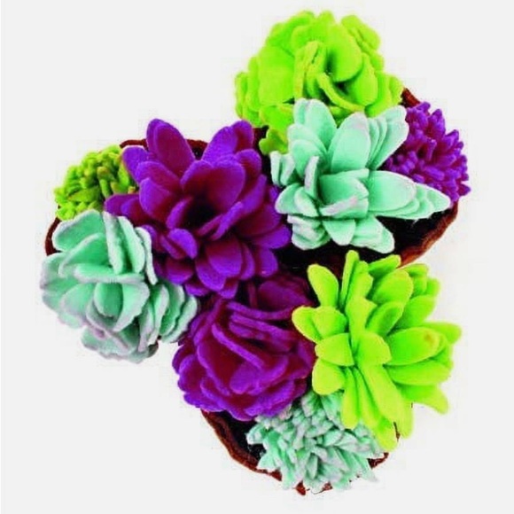 Mini Maker Felt Succulent Kit - Picture 2 of 7
